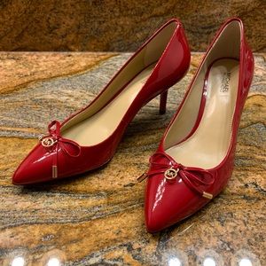 Michael Kors Nancy mid pump in chili red
